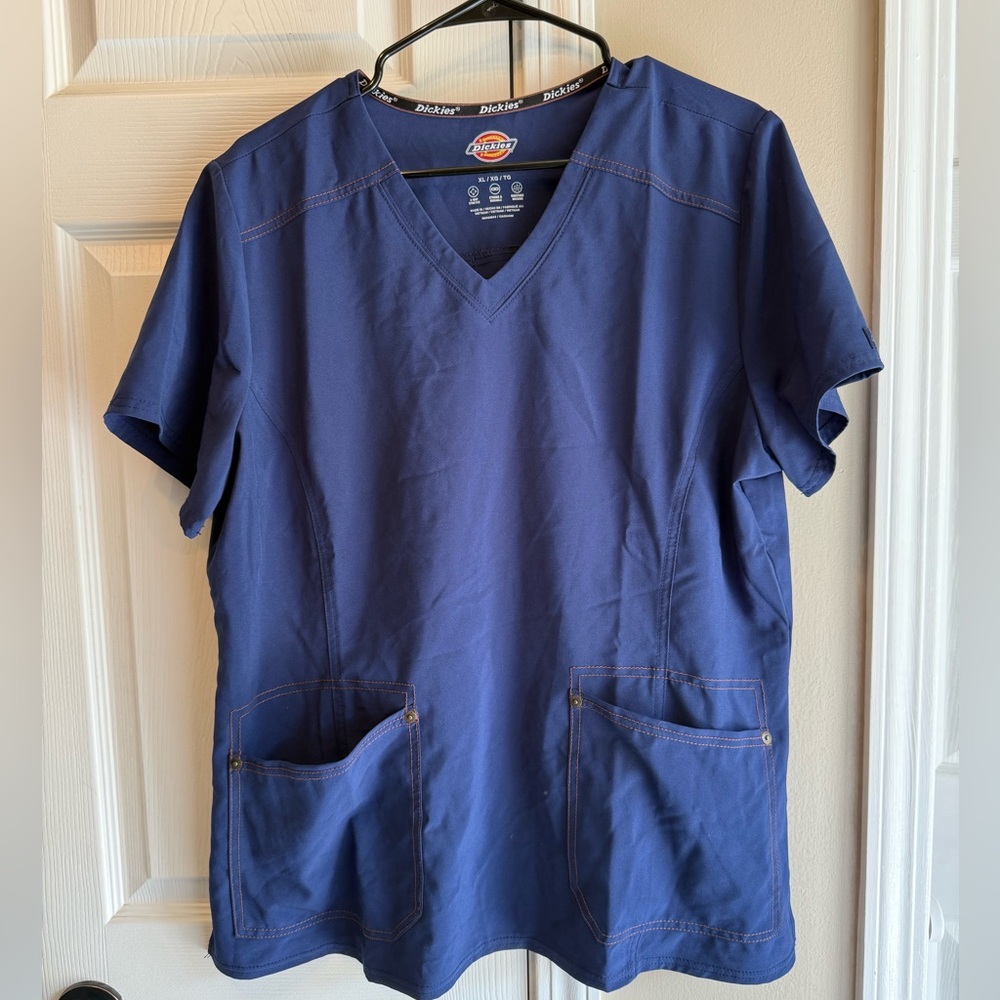 Women’s dickies scrub top size XL